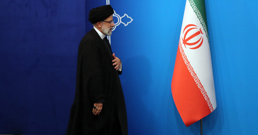 Iran Lets 5 Americans Leave as U.S. Unfreezes Billions in Oil Revenue for Tehran