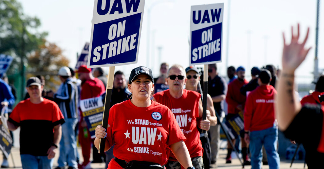 U.A.W. Strike Halts Work at 3 Big Automaker Plants: Live Updates