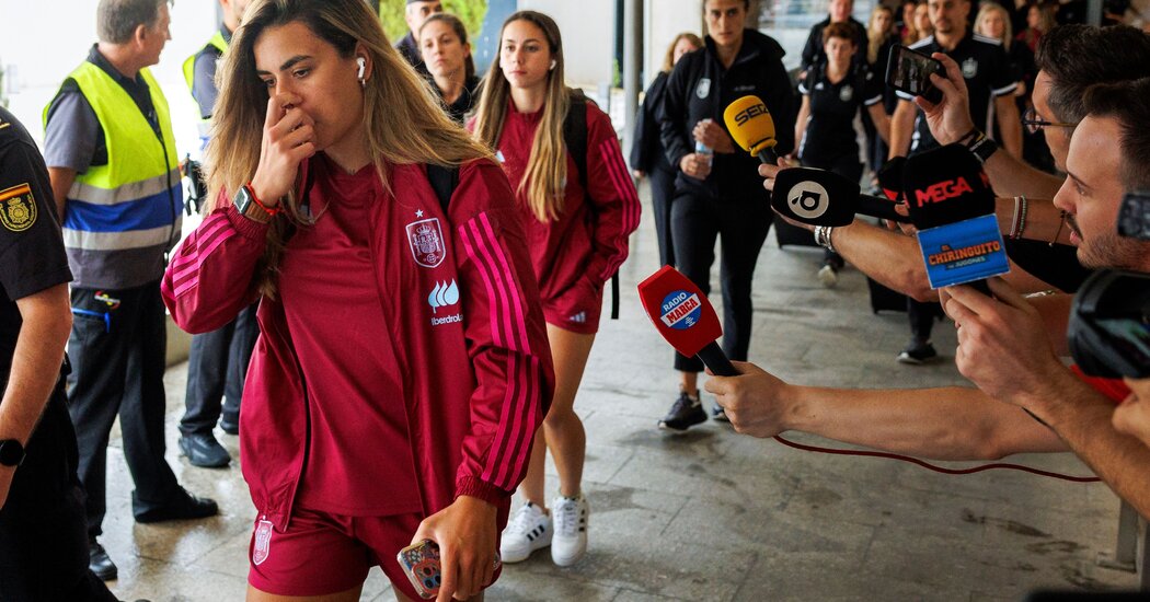 Spain Women’s Team Will Play After Talks in Wake of World Cup Kiss
