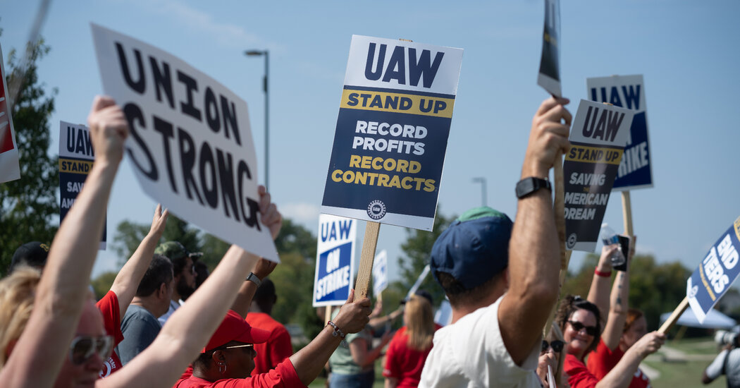 U.A.W. Widens Strikes at G.M. and Stellantis, but Cites Progress in Ford Talks