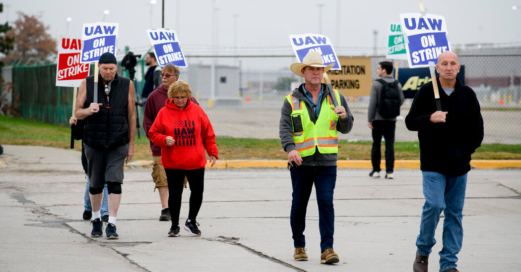 U.A.W. Says It Could Expand Auto Strikes on Friday