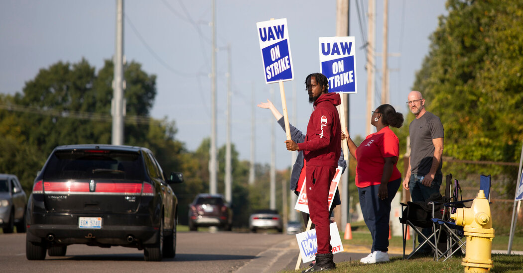 U.A.W. Expands Strikes at Ford and G.M.