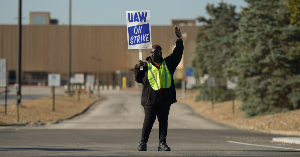 Drivers and Dealers Could Soon Feel Impact of U.A.W. Strikes